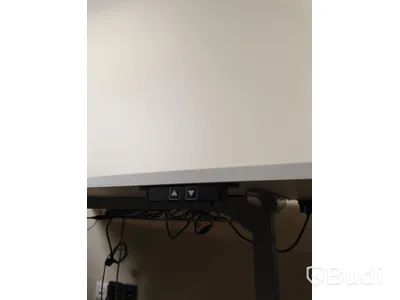 Elektriskt höj och sänkbart skrivbord vitt