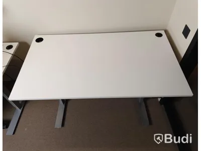 Elektriskt höj och sänkbart skrivbord vitt