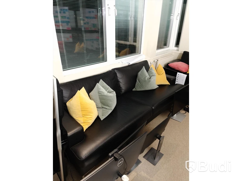 Soffa svart skinn