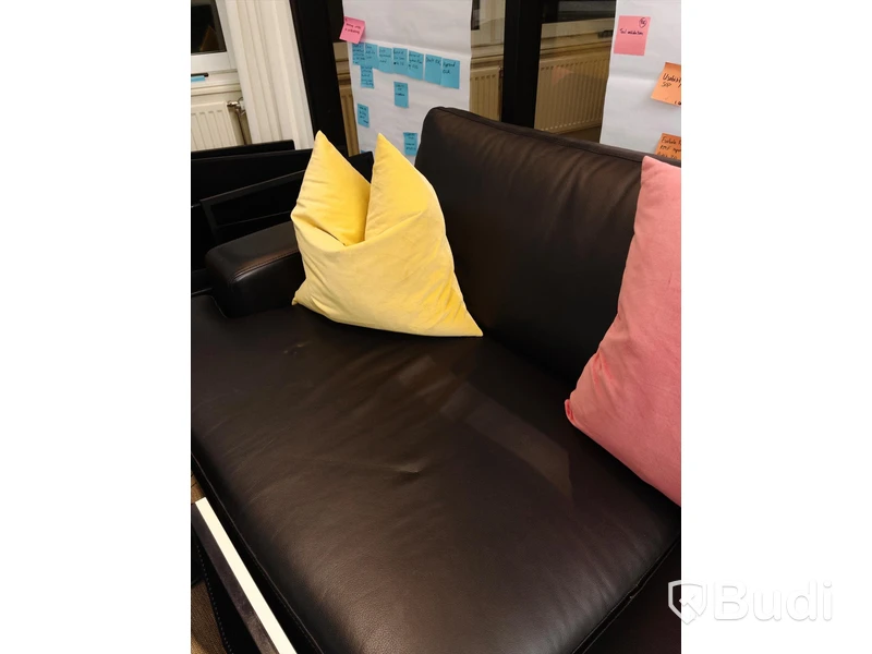 Soffa svart skinn