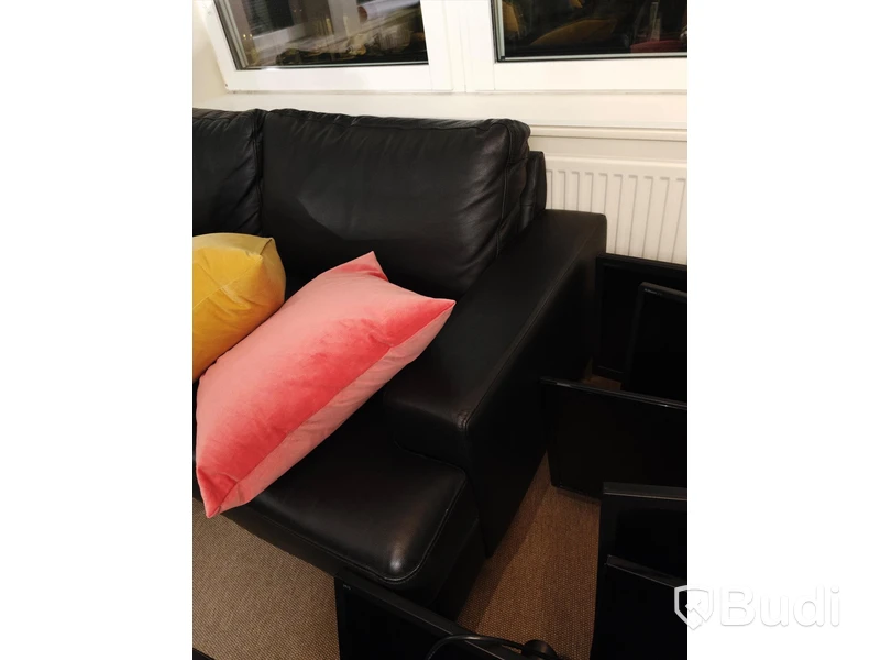 Soffa svart skinn