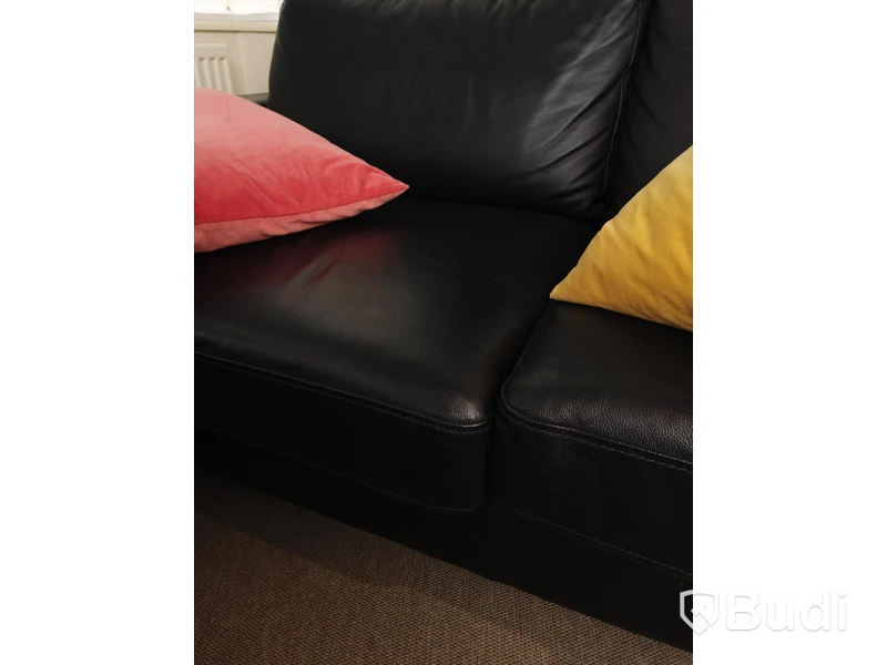 Soffa svart skinn