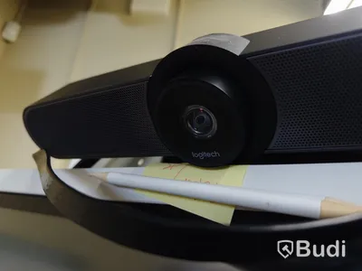 Samsung 55 tum touchskärm på rullstativ ink penna ink Logitech Meetup-kamera