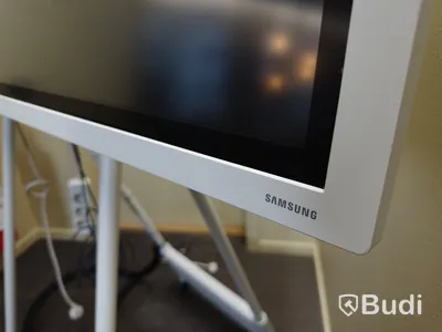 Samsung 55 tum touchskärm på rullstativ ink penna ink Logitech Meetup-kamera