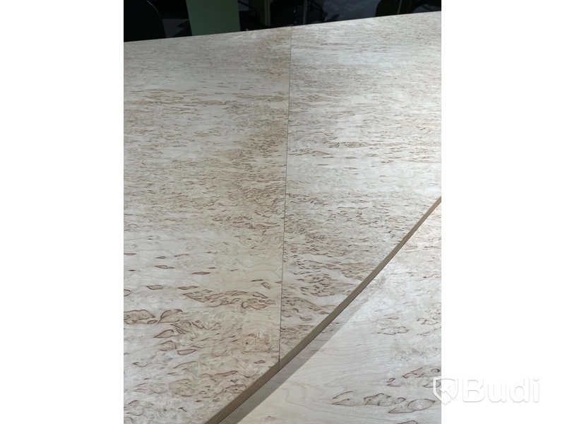 Receptionsdisk med 4st barstolar (ca mått: L405xB130xH100)