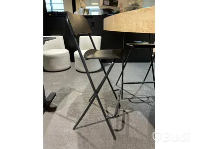 Receptionsdisk med 4st barstolar (ca mått: L405xB130xH100)