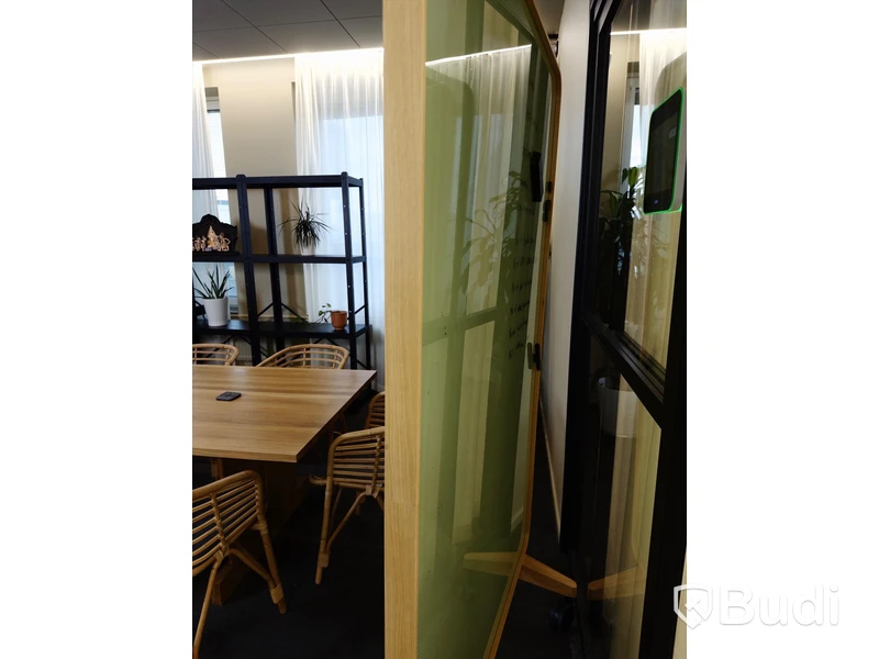 Whiteboard på hjul i glas från Lintex Bredd 120cm  och höjd 197cm
