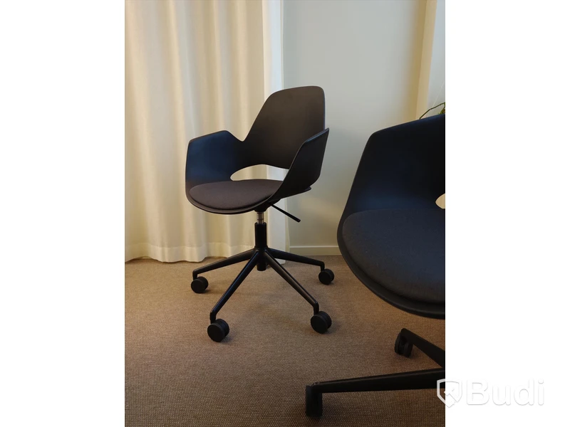 2st stolar från Houe Falk Chair