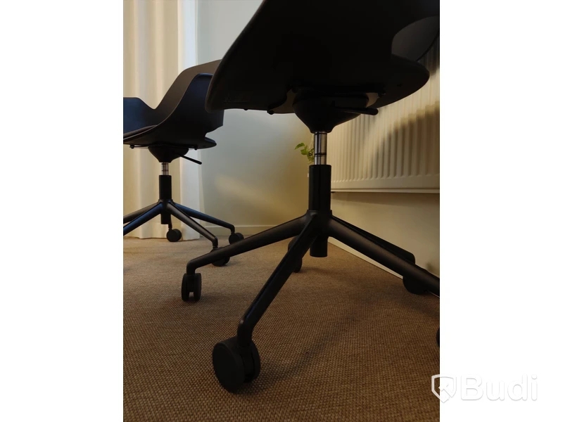 2st stolar från Houe Falk Chair