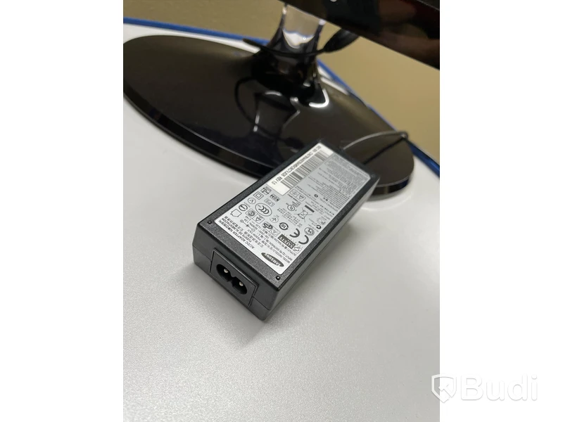 2st Datorskärmar - Samsung S24F352FHU och S24B350H