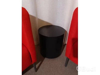 2st Fåtöljer samt runt mindre bord