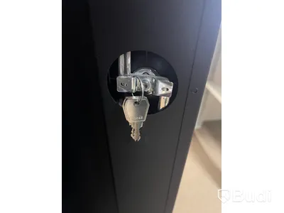 Låsbart plåtskåp