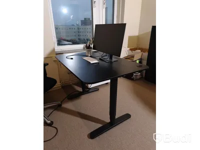 Elektriskt höj och sänkbart skrivbord