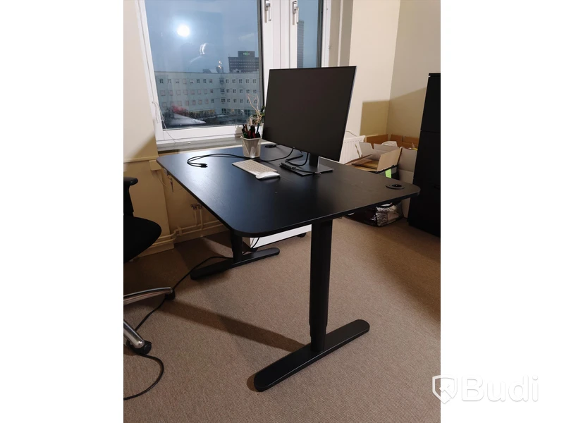 Elektriskt höj och sänkbart skrivbord
