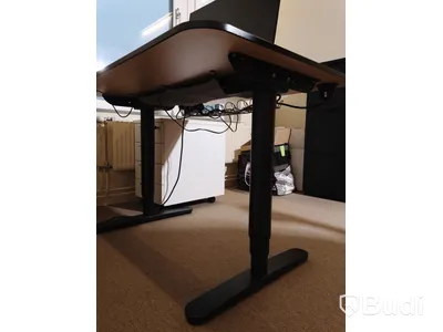 Elektriskt höj och sänkbart skrivbord