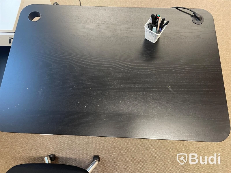 Elektriskt höj och sänkbart skrivbord