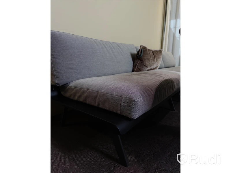 Sittgrupp med soffa 2st bord och 3st stolar. Soffans längd är 280cm , Arper, Andreu World och Skandiform