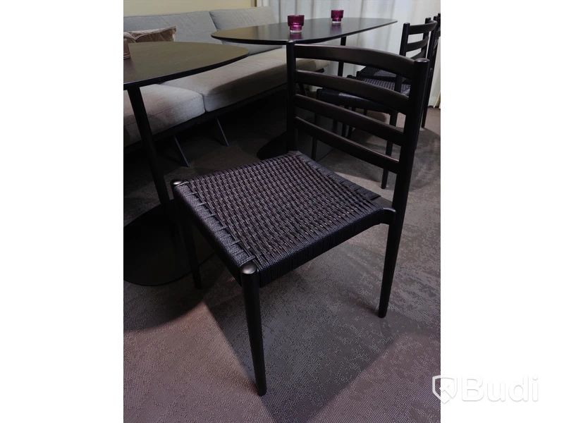 Sittgrupp med soffa 2st bord och 3st stolar. Soffans längd är 280cm , Arper, Andreu World och Skandiform
