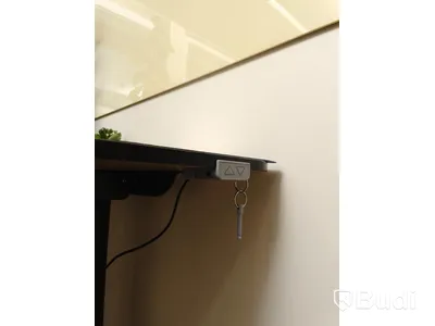 Elektriskt höj och sänkbart skrivbord