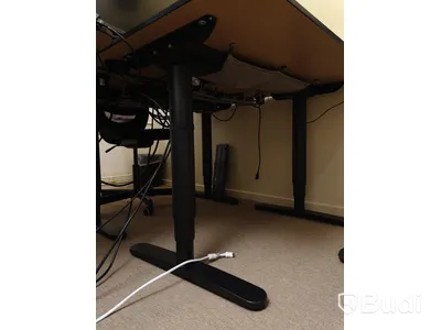 Elektriskt höj och sänkbart skrivbord