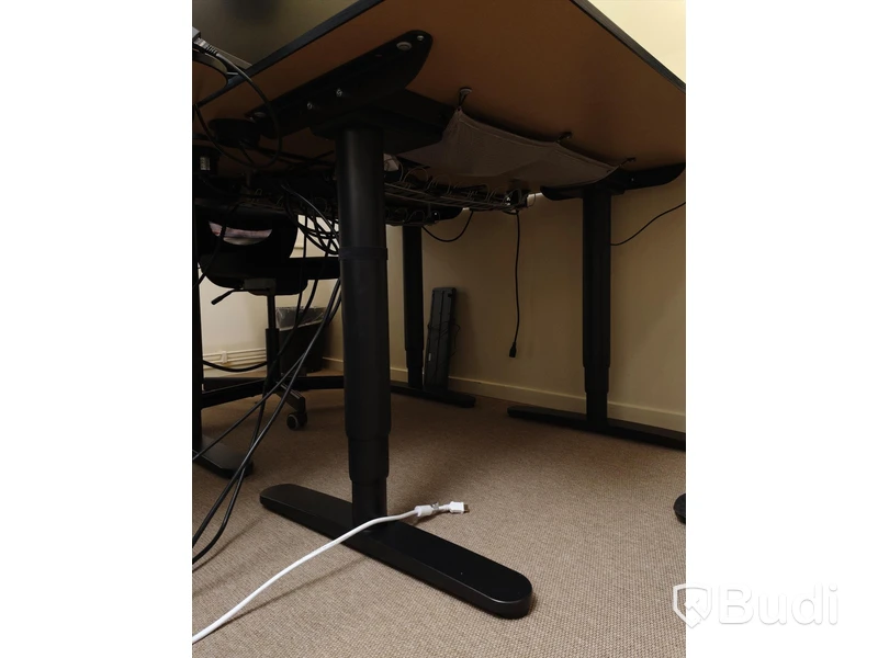 Elektriskt höj och sänkbart skrivbord