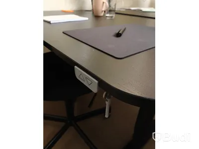 Elektriskt höj och sänkbart skrivbord