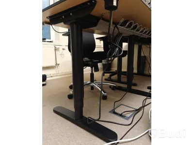 Elektriskt höj och sänkbart skrivbord
