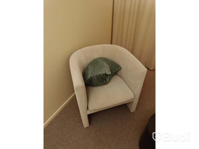 2st fåtöljer samt mindre bord