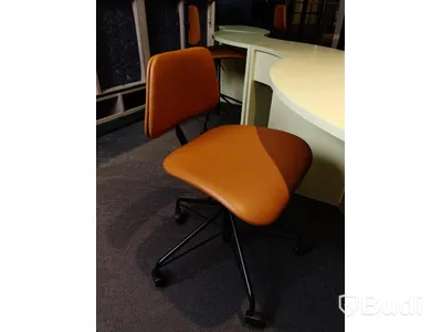 Skrivbord delbart/formbart inkl 5st kontorsstolar