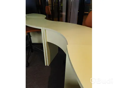 Skrivbord delbart/formbart inkl 5st kontorsstolar