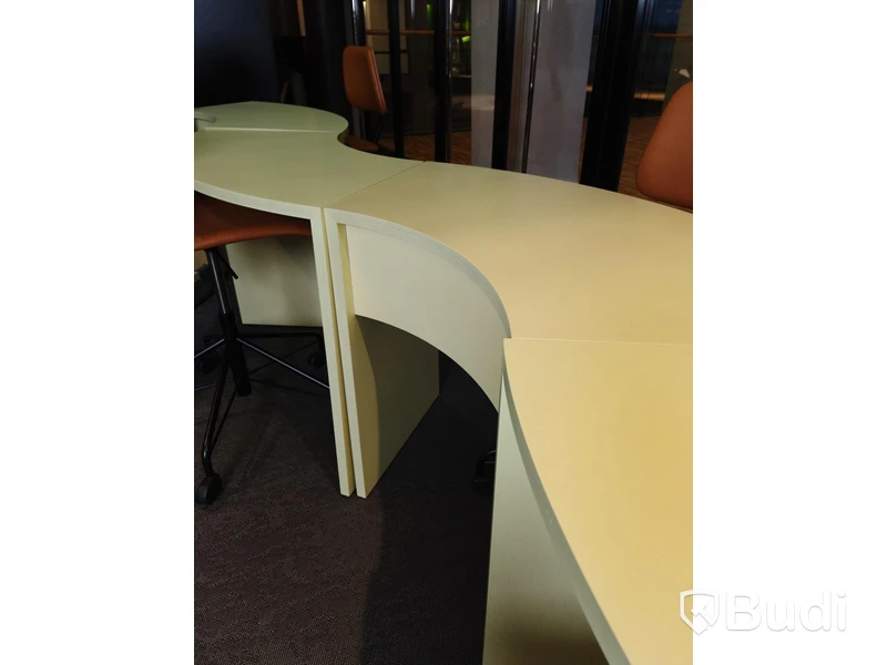 Skrivbord delbart/formbart inkl 5st kontorsstolar