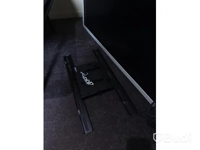 Samsung 55 tum touchskärm nedmonterad med väggstativ ink penna samt Logitech Meetup Konferenskamera