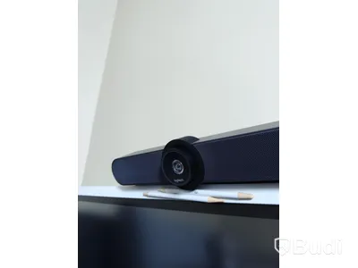 Samsung 55 tum touchskärm nedmonterad med väggstativ ink penna samt Logitech Meetup Konferenskamera