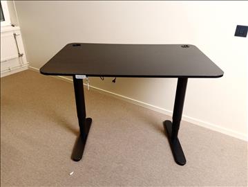 Elektriskt höj och sänkbart skrivbord svart. 120x80cm.