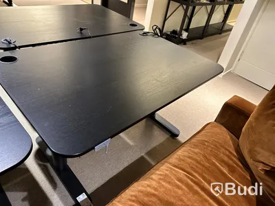 Elektriskt höj och sänkbart skrivbord svart. 120x80cm