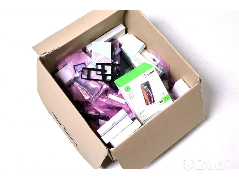 Parti med mobildelar och diverse IT-tillbehör