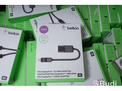 Låda med diverse kablar - belkin