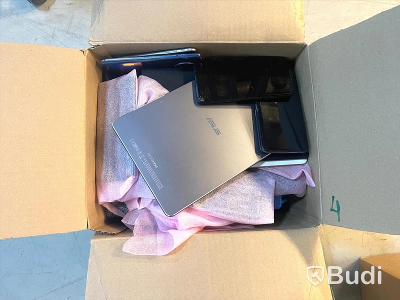 Parti med utrangerade mobiltelefoner och tablets - OBS! Reparationsobjekt