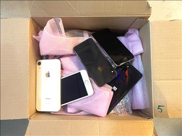  Parti med utrangerade mobiltelefoner - OBS! Reparationsobjekt