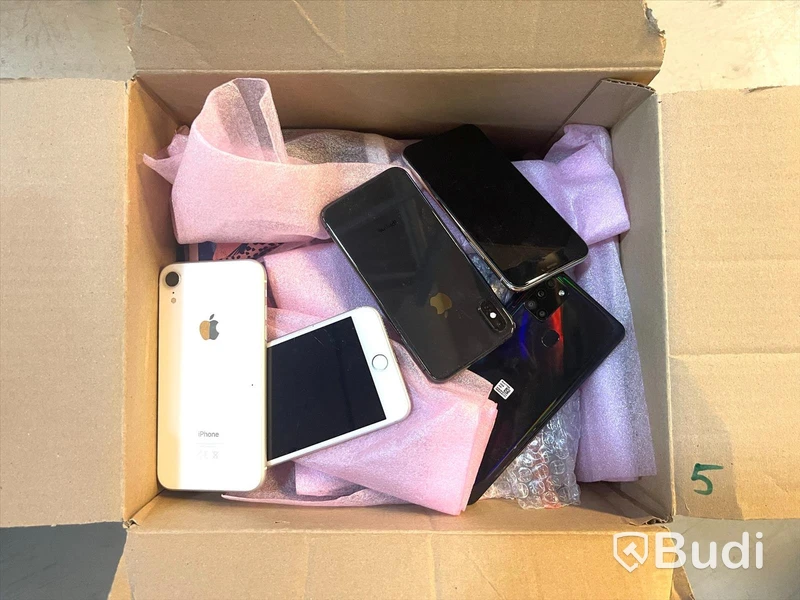 Parti med utrangerade mobiltelefoner - OBS! Reparationsobjekt