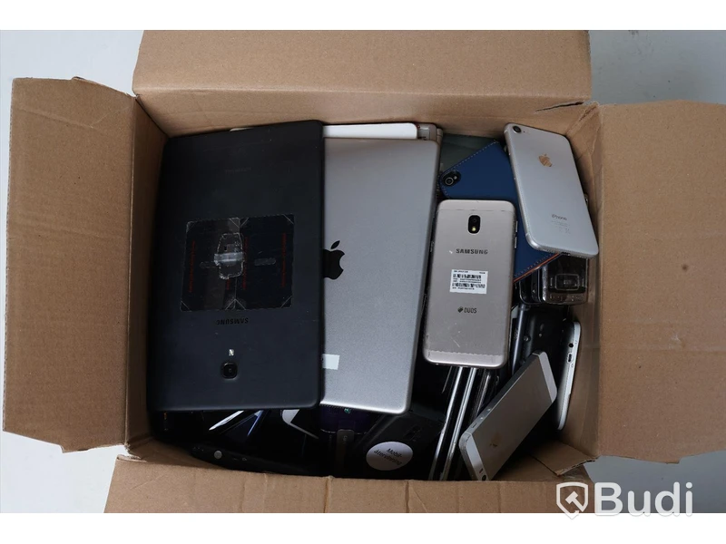 Parti med utrangerade mobiltelefoner och tablets - OBS! Reparationsobjekt
