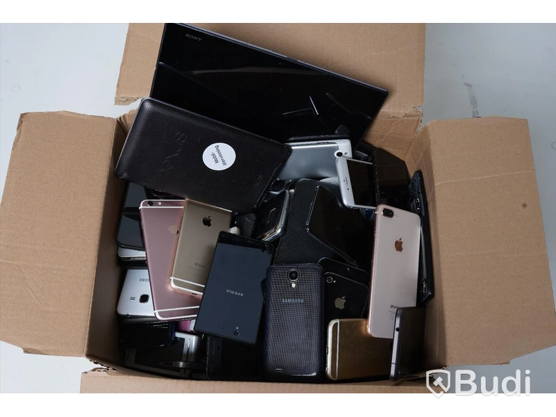Parti med utrangerade mobiltelefoner och tablets - OBS! Reparationsobjekt