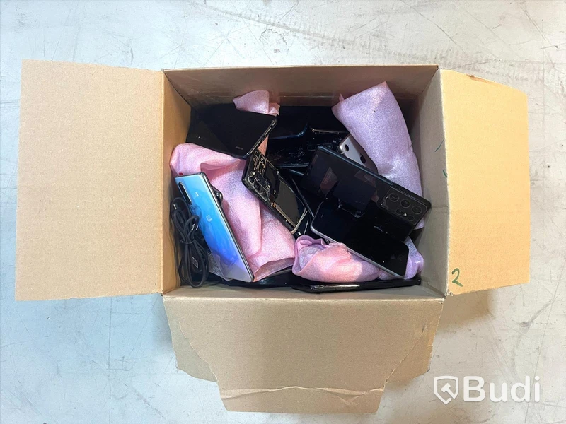 Parti med utrangerade mobiltelefoner - OBS! Reparationsobjekt