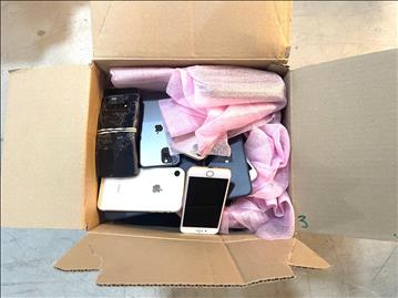 Parti med utrangerade mobiltelefoner - OBS! Reparationsobjekt