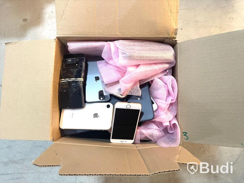 Parti med utrangerade mobiltelefoner - OBS! Reparationsobjekt