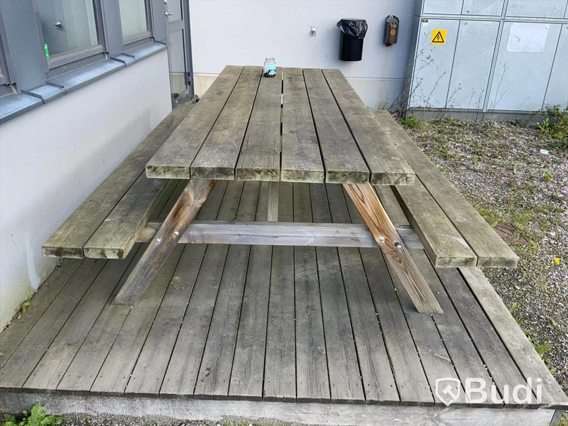 Picnicbord med dubblabänkar. 240cm  längd höjd 75cm