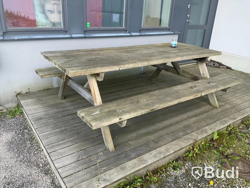 Picnicbord med dubblabänkar. 240cm  längd höjd 75cm