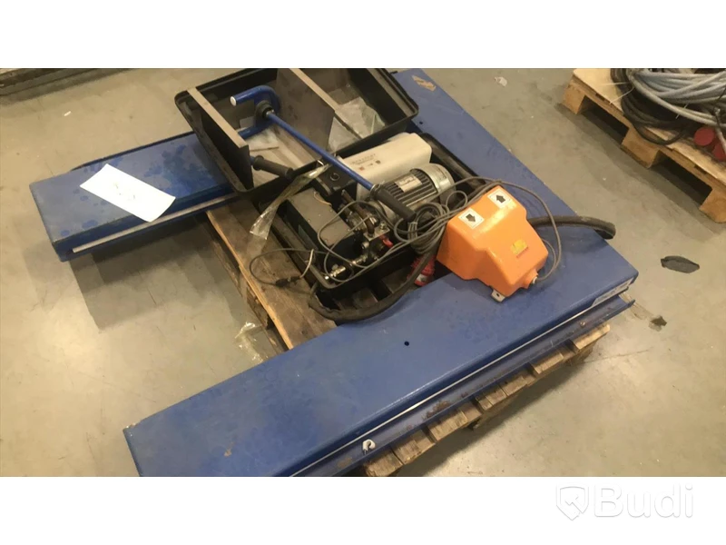 2st Liftar med fotpedal. Osäker funktion.