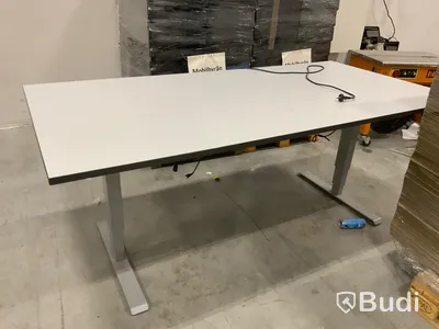 Elektriskt höj och sänkbara skrivbord 2st. Ej funktionstestat
