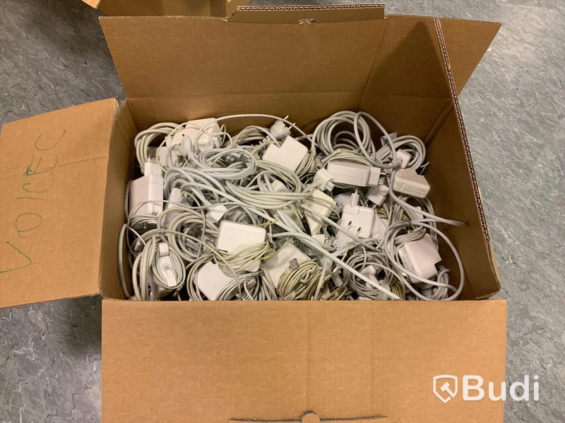 Flyttkartong med Apple laddare, Magsafe, magsafe 2 samt USB-C Osäker funktion